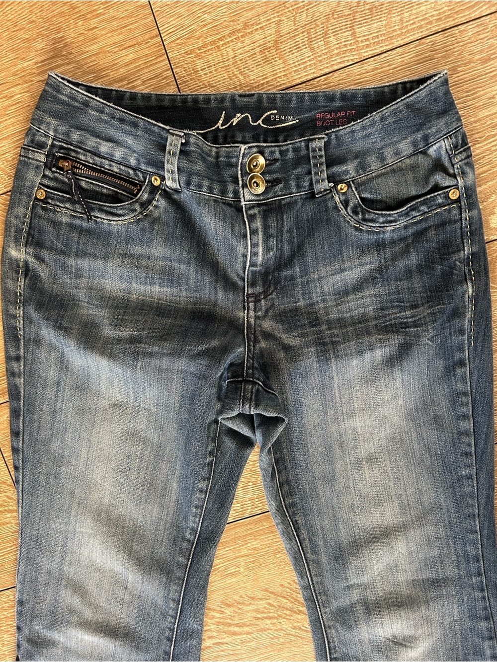 Women's Flare Jeans in Medium Blue Wash - Picture 3 of 11